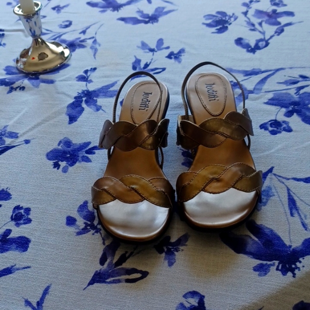 Gold Judith Wedges